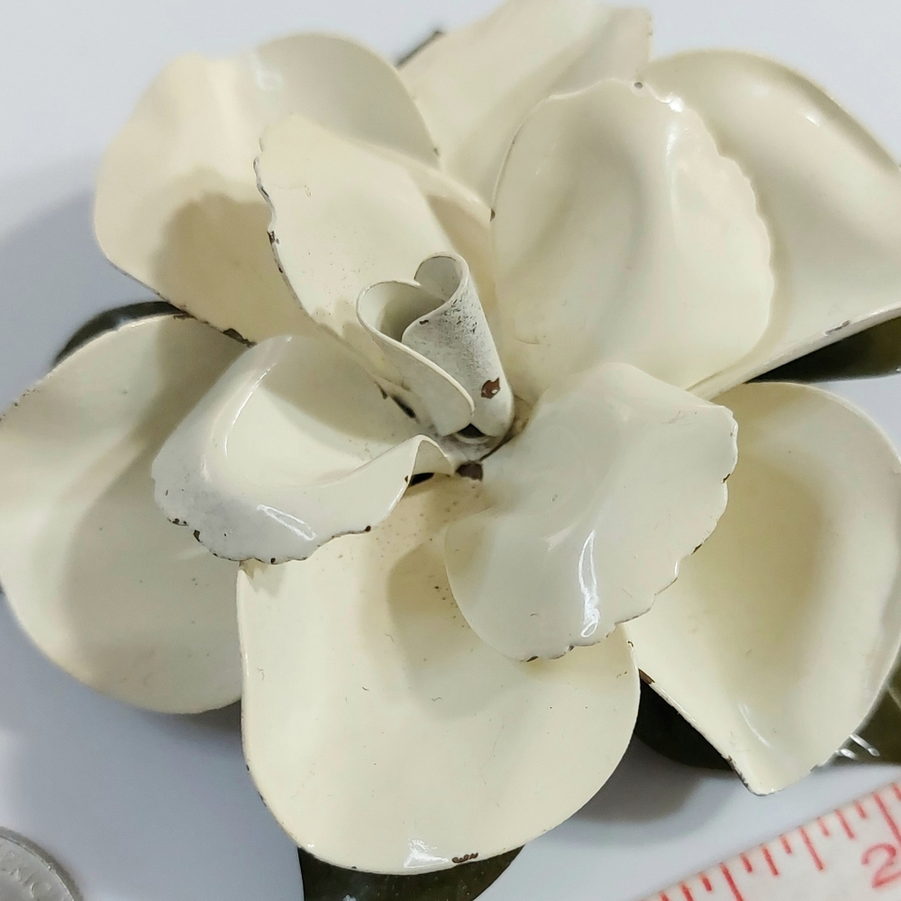 Vintage Flower Brooch group - Picture 8 of 11